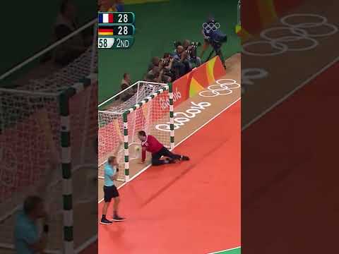 Unreal handball buzzer beater to progress to the final!