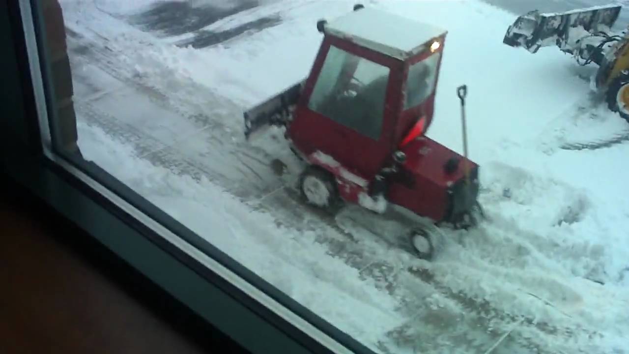 OMG LOOK WHAT THIS STUPID SNOW PLOW DRIVER DID IN A BLIZZARD VERY DANGEROUS...