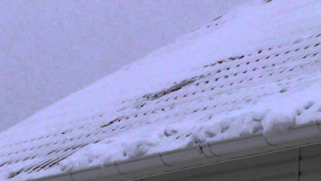 Монтаж мансардного окна в готовую кровлю 4 - YouTube