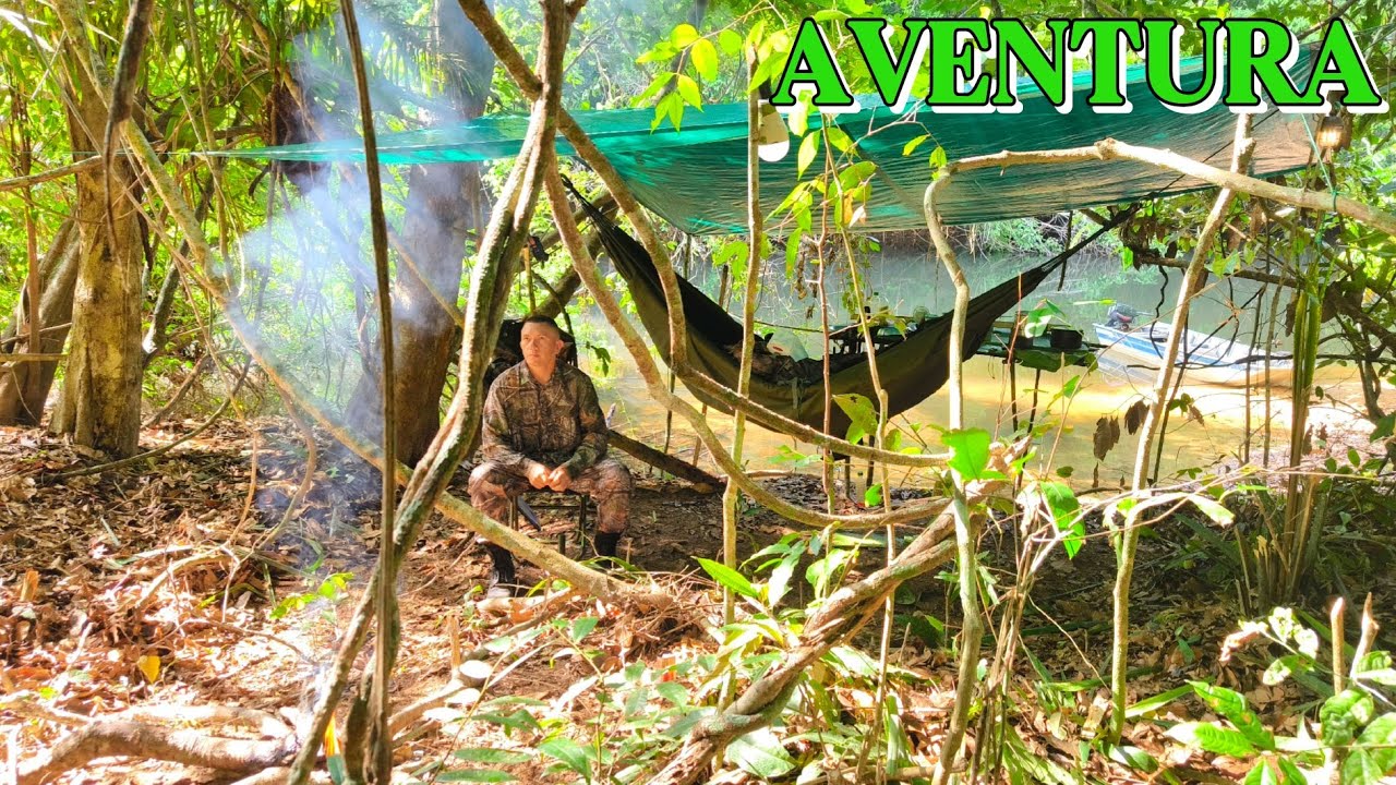 ABRIGO NA CHUVA: SOZINHO NO MEIO DA FLORESTA, PESCARIA EM UM RIO SELVAGEM“ 