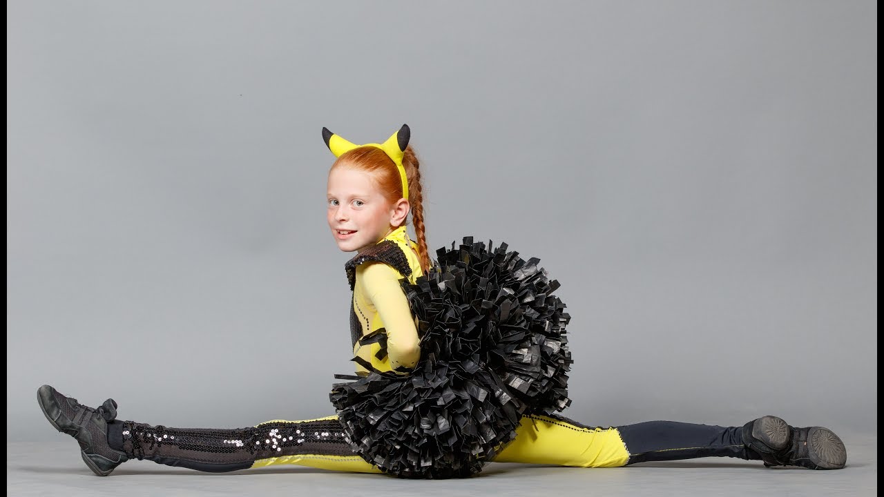 MAŽORETKY MERCI - sólo pom KADET 2017 Lucia Caboňová ,,PIKACHU