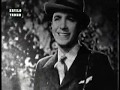 Capture de la vidéo Biografìa De Carlos Gardel Y En El Medio  Canta Enrique Dumas