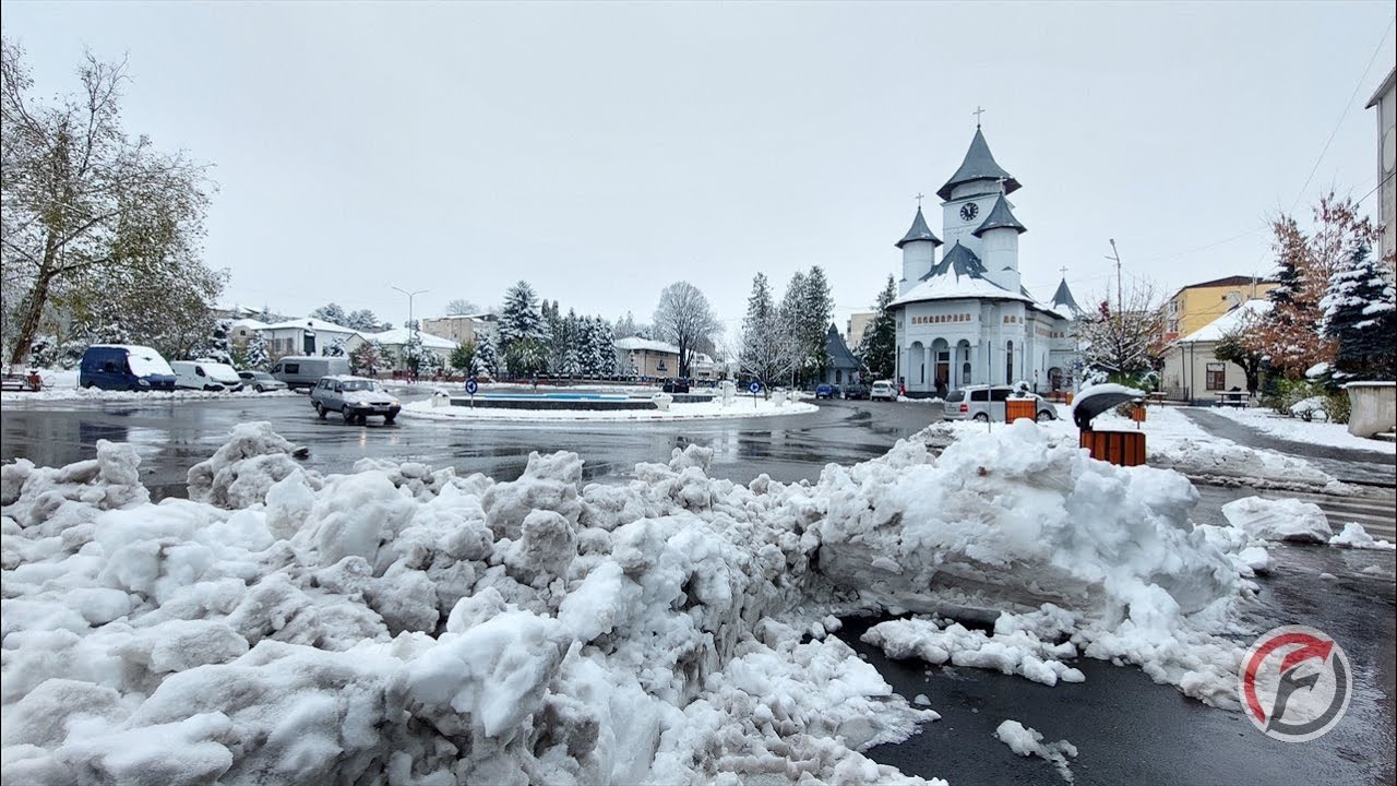 La pas prin Fălticeni în prima zi de iarnă