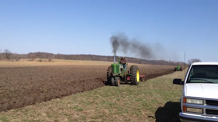 John Deere 720 diesel plowing