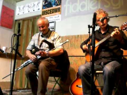 Mickey Dunne & Batt O'Connor: Hornpipes (2009) - YouTube