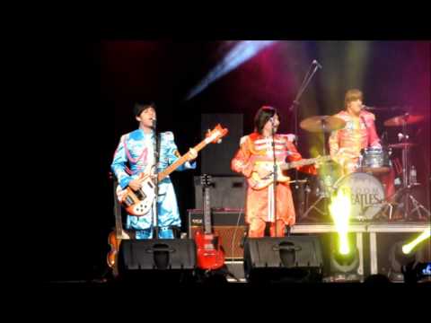 ZoomBeatles - Trechos do show no Teatro Lauro Gomes
