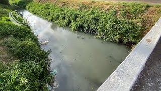 É UM DESCASO TOTAL. Esgoto a céu aberto espalha cheiro ruim e irrita moradores do bairro COHAB.