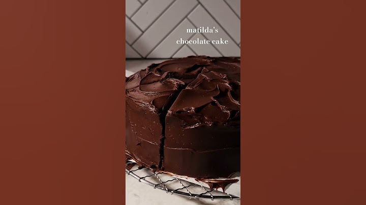 MATILDA'S CHOCOLATE CAKE the best chocolate fudge cake recipe ever! #matildacake #chocolatecake