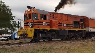 Tren mixto de pasajeros llegando a Santa Cruz Bolivia 🇧🇴 Ferroviaria Oriental...