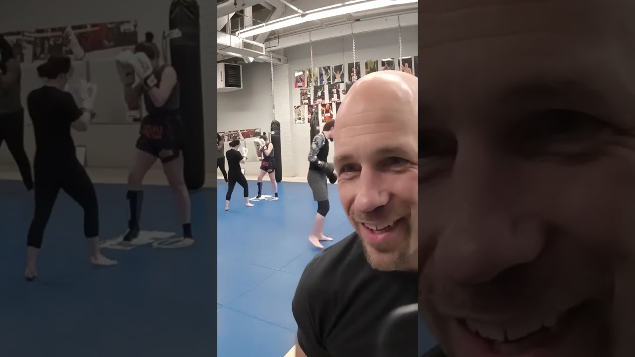 Muay Thai training: LIVE!