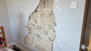 How to fix cracks in plaster