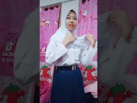 Nyobain seragam SMP!!!udh 6 tahun enggk sekolah 😅😀😀,, dan ternyata 😅😀