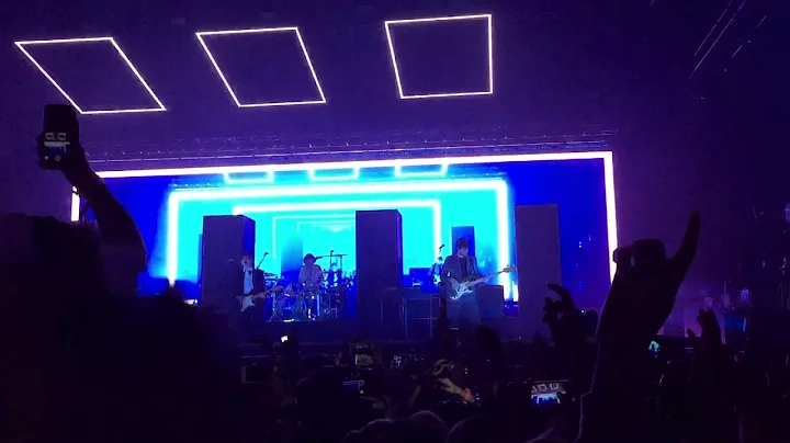 The 1975 - Robbers Live (Clip) @ The O2 Arena