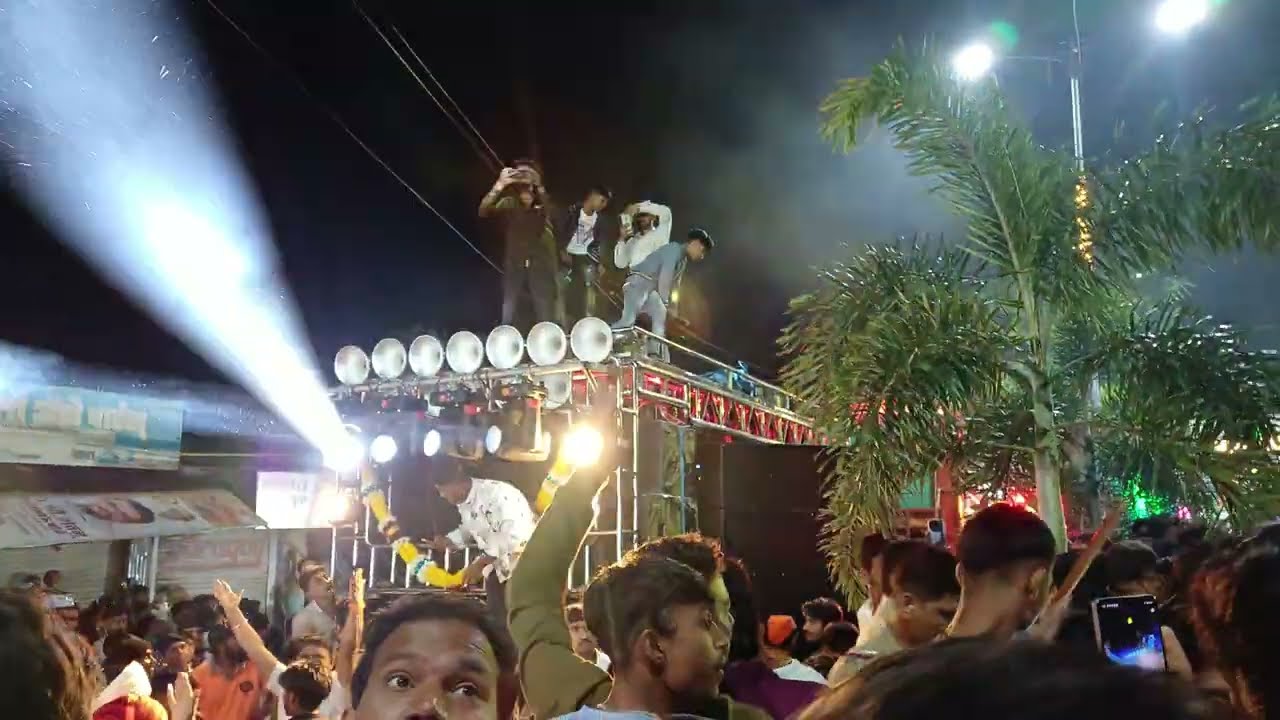 NEW FAMOUS VS NEW SARGAM BAND PARTY AKOLA IN CHIKHLI NEW GADI #ganeshutsav FULL MAHOL