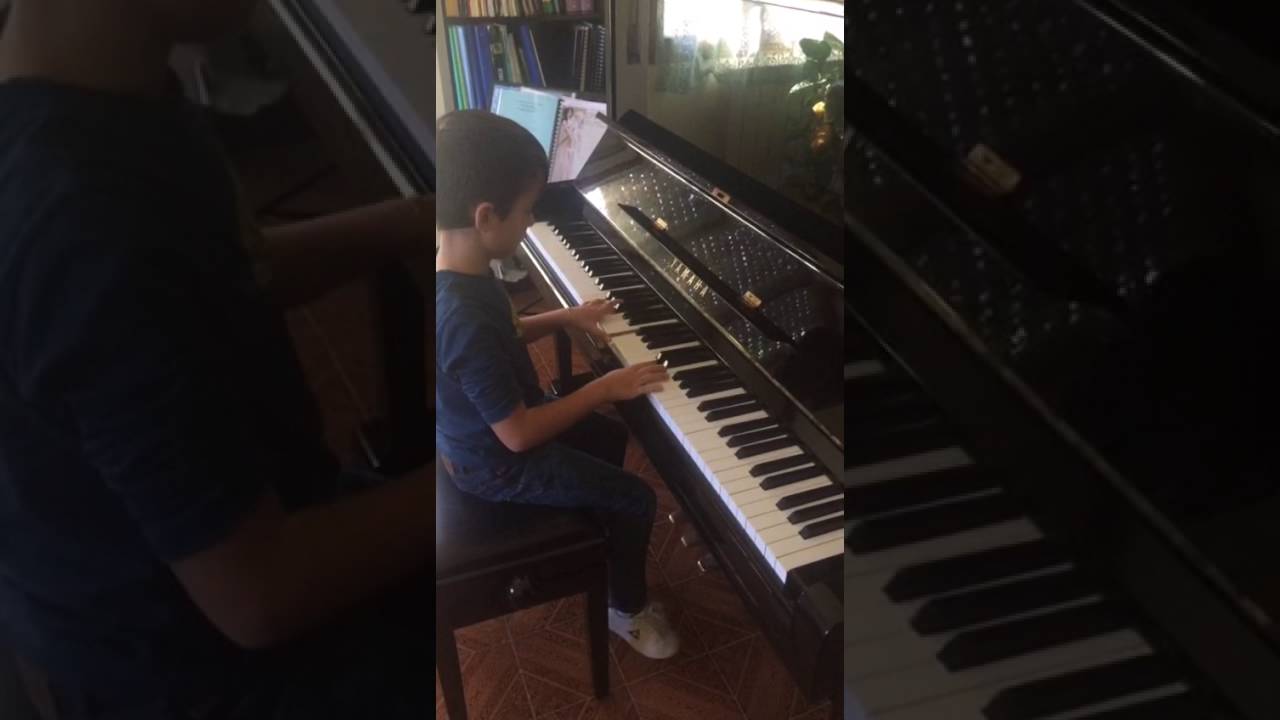 Bambino suona pianoforte YouTube