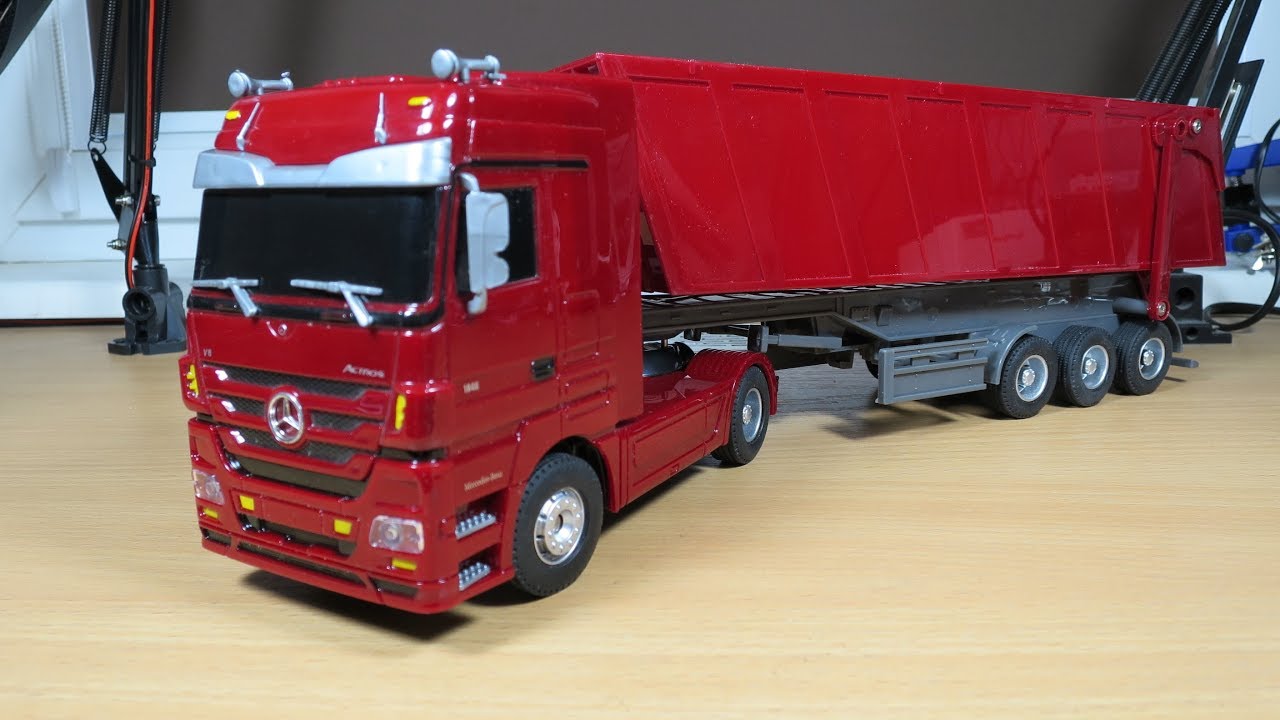 Camion Mercedes-Benz Actros SIVA au 1:32 avec radio en 40 MHz. Rouge.