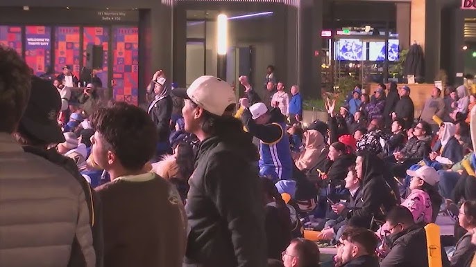 Knicks fans react outside Madison Square Garden after Game 5 victory over  Heat - Newsday