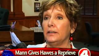 Commissioner gives Lee County manager a reprieve