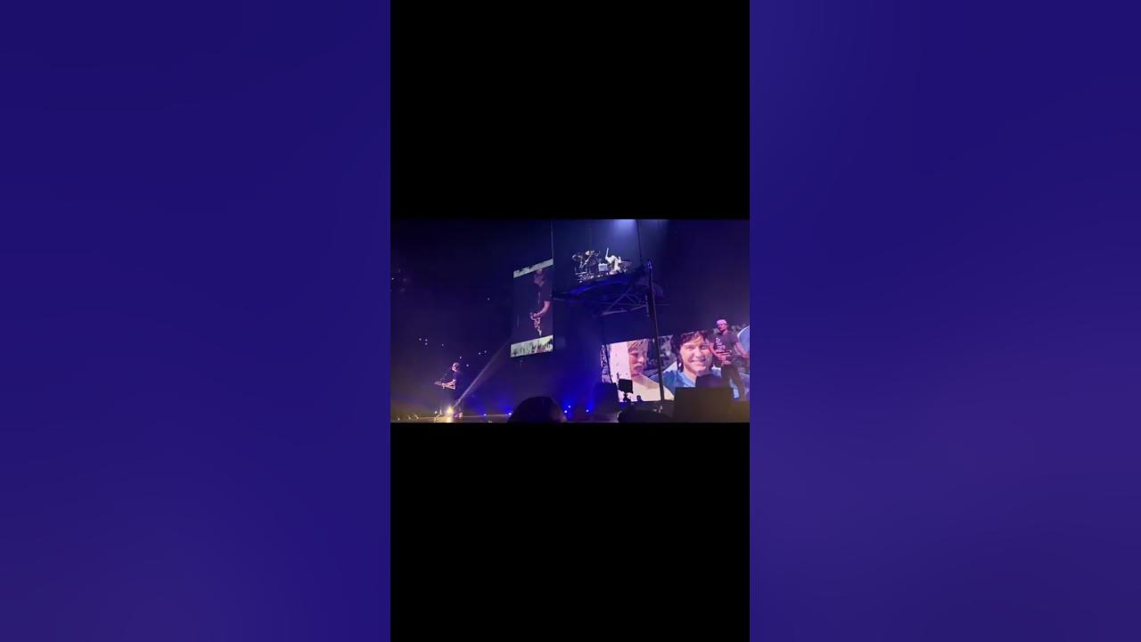 Tom being Tom. Not like it’s a serious song or anything blink 182. #blink182 #montreal #concert