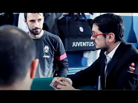 Prima lezione di poker per i giocatori della Juve: la mano - First lesson in poker: the hand