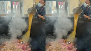 新疆小伙卖手抓饭，2米大锅一次做2000份，30元一份 #新疆 #手抓饭 #特色小吃