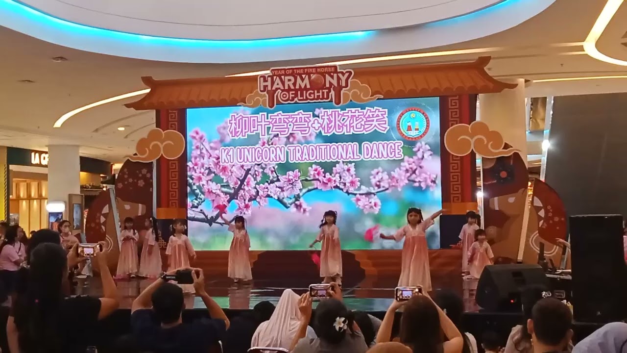 Acara cahaya mentari school prformnce unicorn tradisional dance di cntr atrium gaia bm ry city mall 
