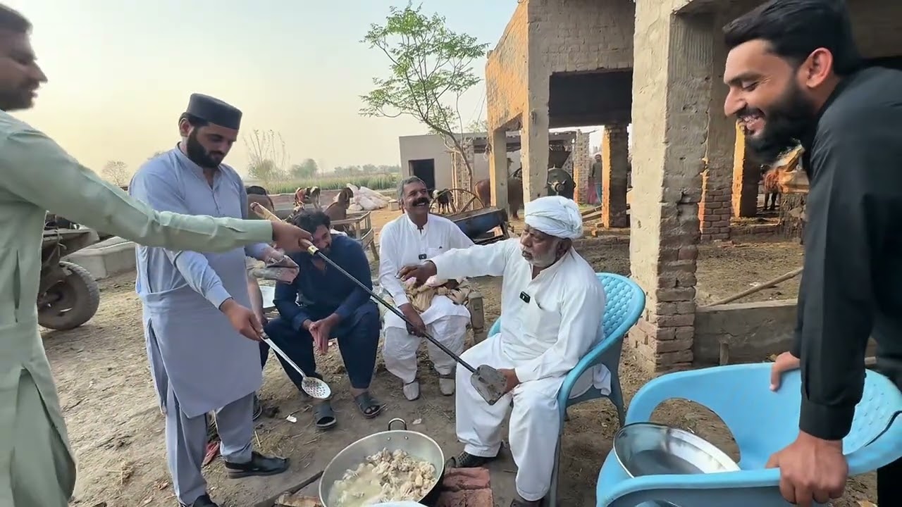 Anjum Saroya Di Aftari Rana NY banai charsi chicken karahi.Numberdar ty   Chacha Boota  ki banaya.