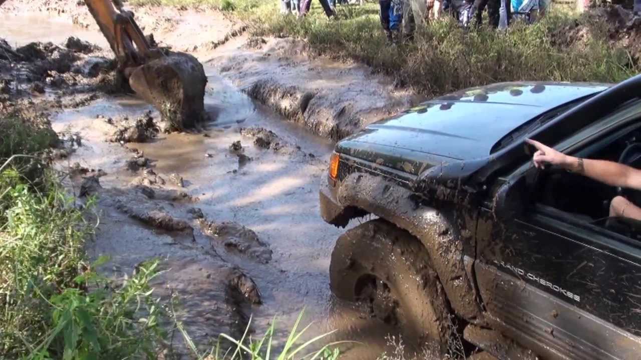 RETRO ESCAVADEIRA  X CHEROKEE  NA 7ª  TRILHA DE TRÊS COROAS-RS