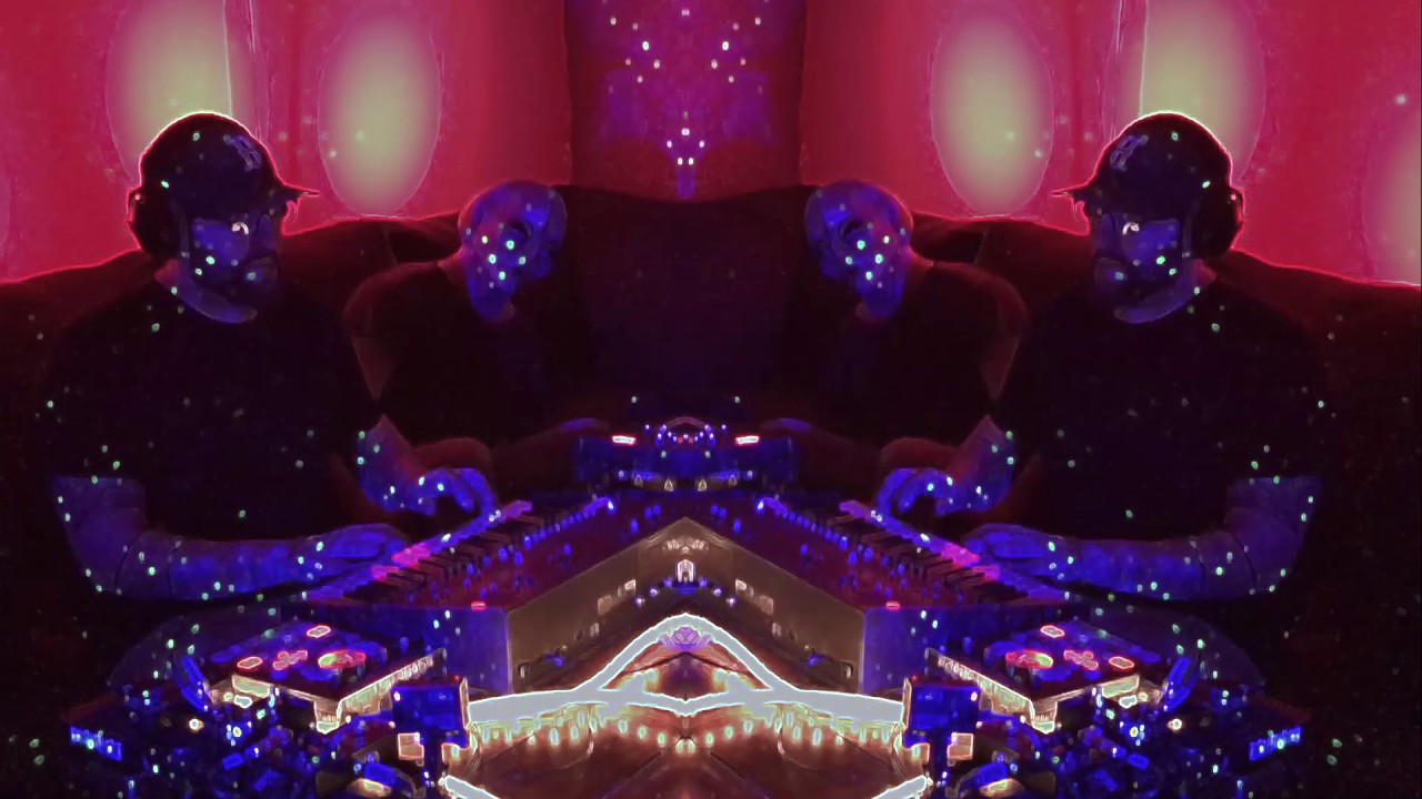 在 YouTube 上观看 DUX - Responsible (Live from the Spaceship) 在 YouTube 上观看 DUX - Responsible (Live from the Spaceship)