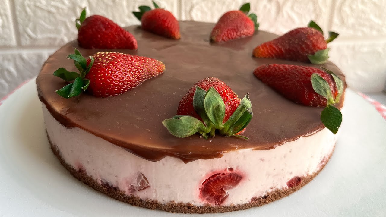 No-Bake Chocolate Strawberry Cheesecake | Easy & Eggless!🍓🍫