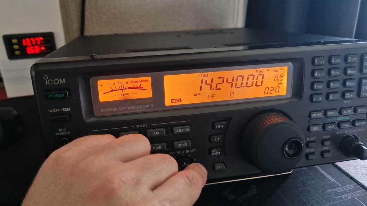 Icom IC-R8500 - YouTube