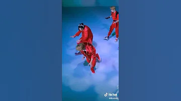 I N And Han Struggling In This Part Of Thunderous Choreo Straykids 