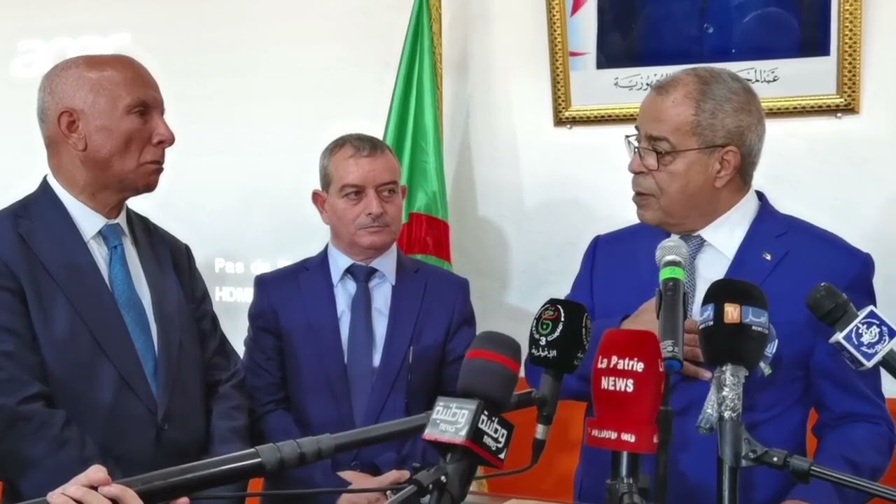 توجيهات وزير الصناعة والانتاج الصيدلاني لمسؤولي مجمع 