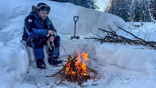 картинка: ПРОВАЛИЛСЯ под лёд на рыбалке / Первый выезд за ХАРИУСОМ