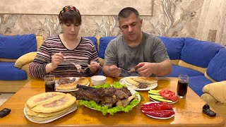 Готовим Баранью ножку в духовке и Лепешки с сыром и творогом на ужин