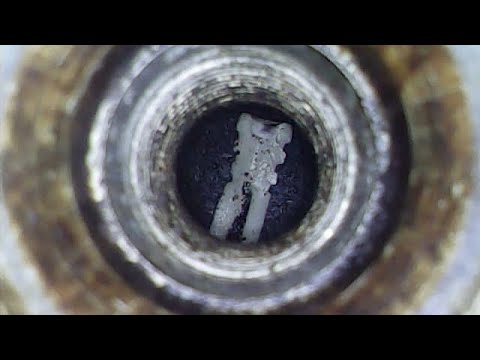 Video: ¿Puedes volver a tapar el orificio de una bujía?