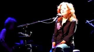 Bonnie Raitt - I Can't Make You Love Me (live in Vienna) chords