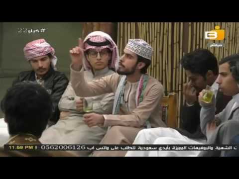 وقوف المتسابقين بعد قصيدة يوسف الكمالي عن عمان