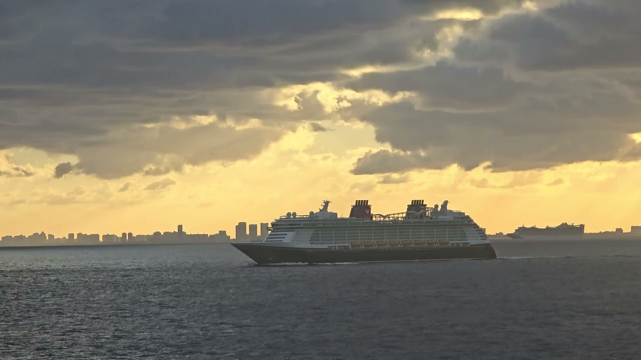 Круиз Disney Cruise на закате в Майами. Роскошные путешествия от Валентины 5613359459