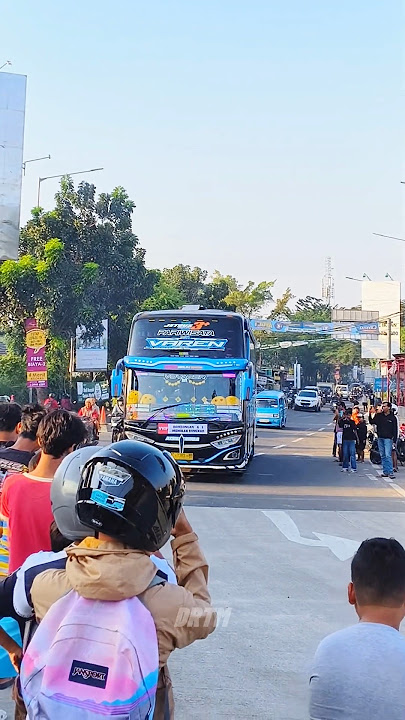 TELOLET BASURI MARSHA AND THE BEAR BUS ALVARENDRA 'VAREN' #shorts #basuri #busmania