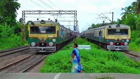 🔥 Perfect parallel train entry| BARDDHAMAN - HOWRAH and HOWRAH - BANDEL EMU local at same time
