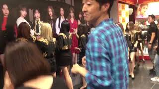 190926 IZONE 아이즈원 sign their images @ SHIBUYA Tower Record