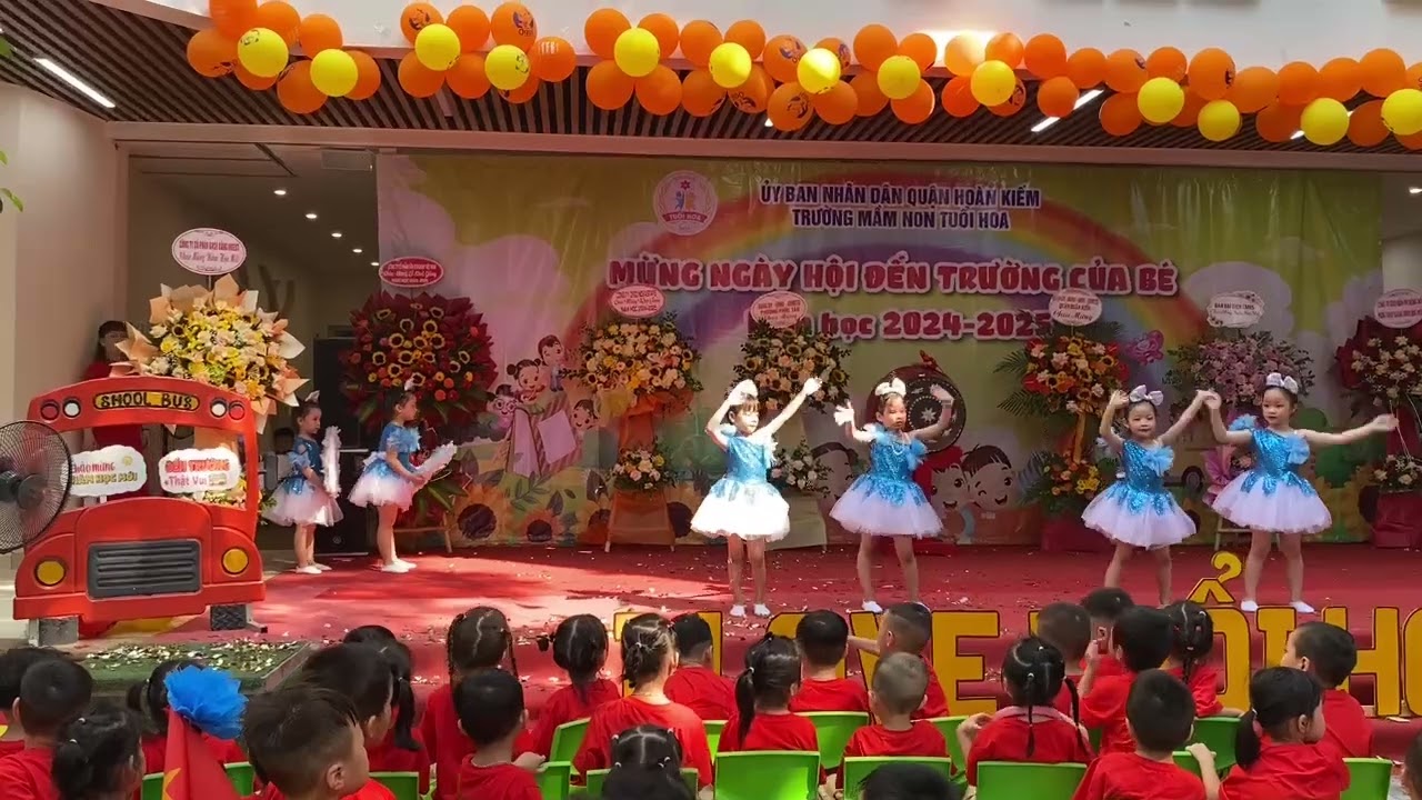 video múa Mùa thu em tới trường - Biểu diễn: Các bé trường Mầm non Tuổi Hoa