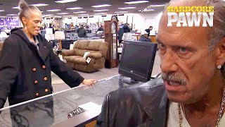 A Woman Tries to Sell a Television without Cables 📺 | Hardcore Pawn