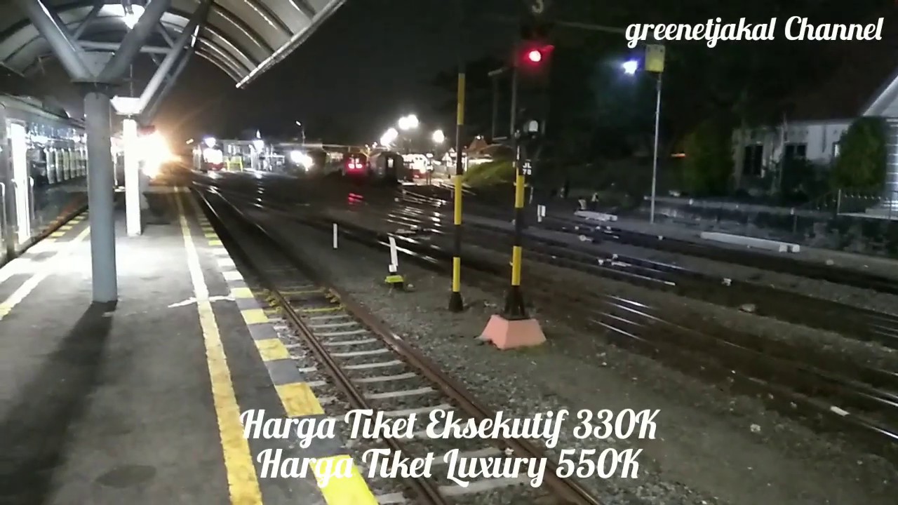 Kereta Api 53 Taksaka Malam Jurusan Jogja-Gambir - YouTube