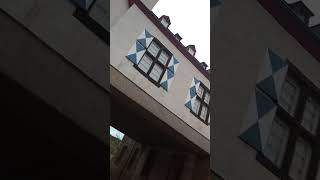 уникальный немецкий замок Шлосс  фон Дер Ляйен,через который...ездят авто и ходят поезда!!!