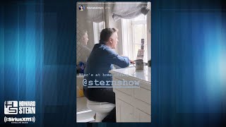Alec Baldwin Reveals He’s Talking to Howard From His Toilet