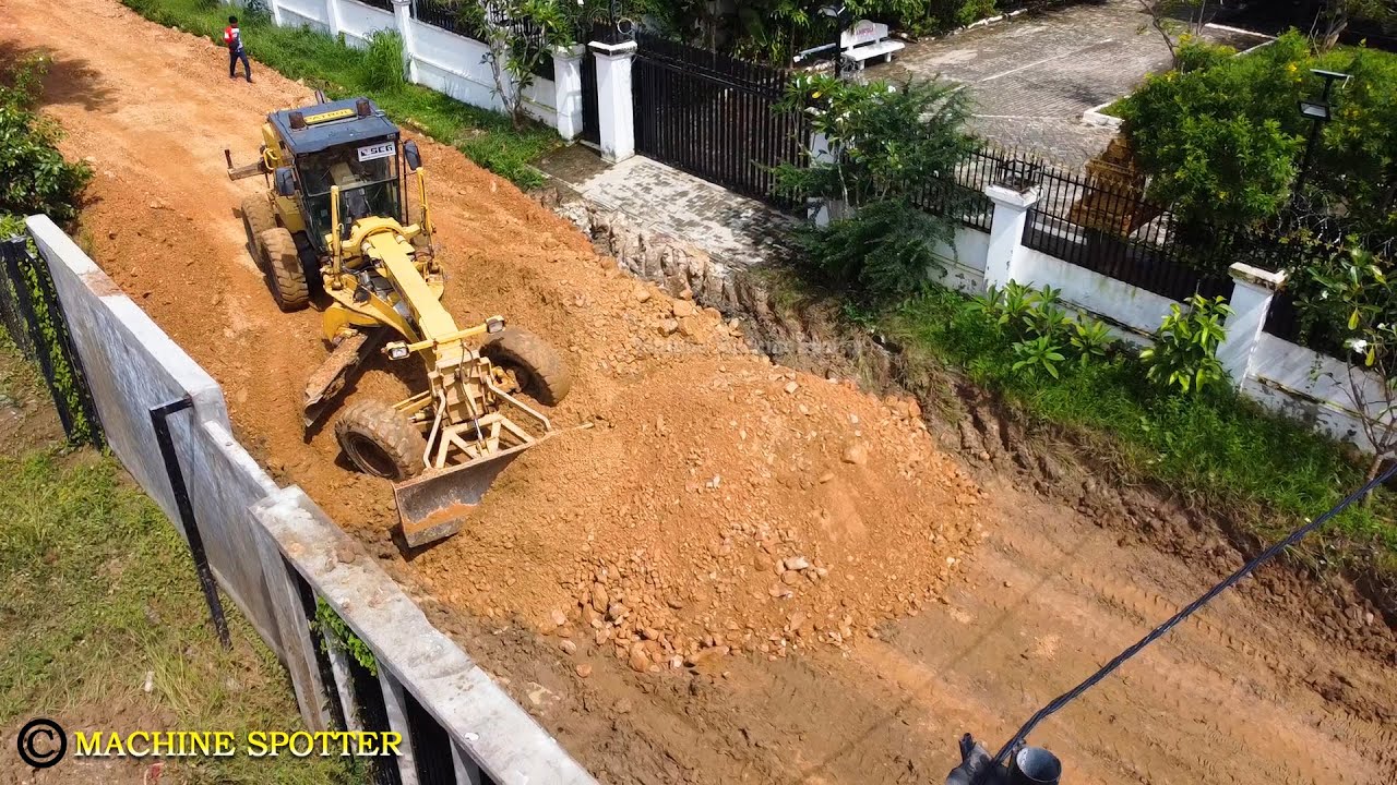 Land Making Best techniques proccessing grader pushing Land making foundation ...