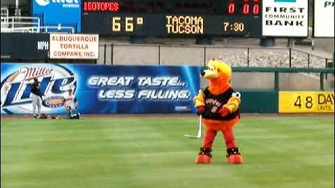 Orbit plays some golf before Isotopes game