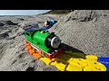 Talking Thomas the Tank Engine ☆ Original Plarail course on the sandy beach!